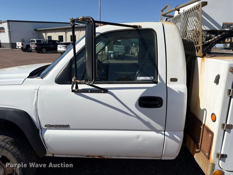 image for item FT6853 2003 Chevrolet Silverado 3500 utility bed pickup truck