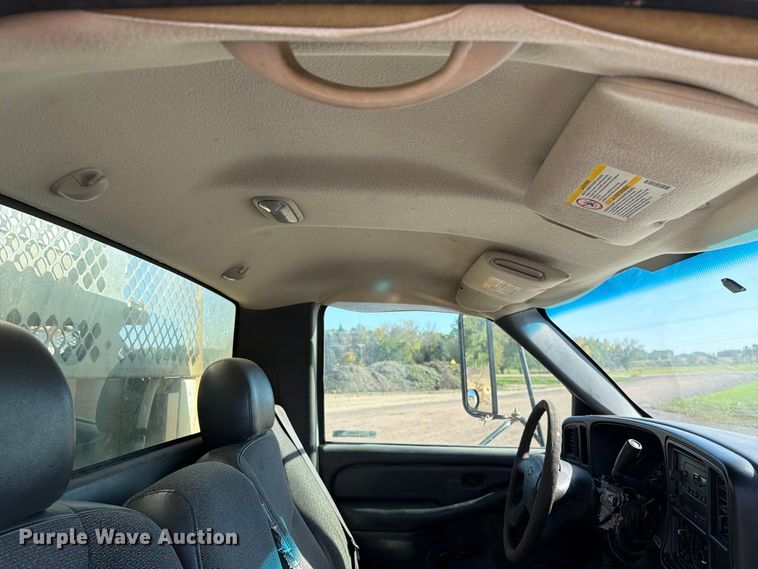 image for item FT6853 2003 Chevrolet Silverado 3500 utility bed pickup truck