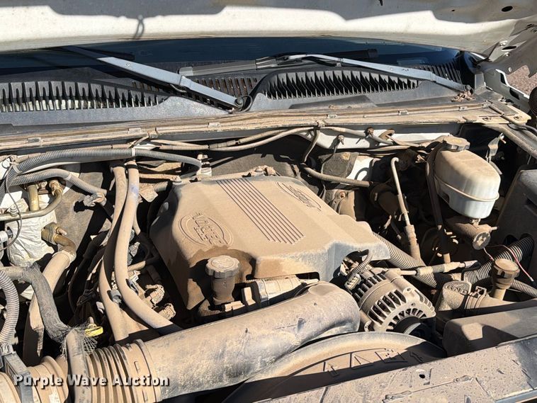 image for item FT6853 2003 Chevrolet Silverado 3500 utility bed pickup truck