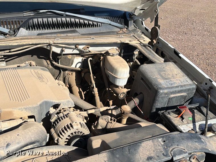 image for item FT6853 2003 Chevrolet Silverado 3500 utility bed pickup truck