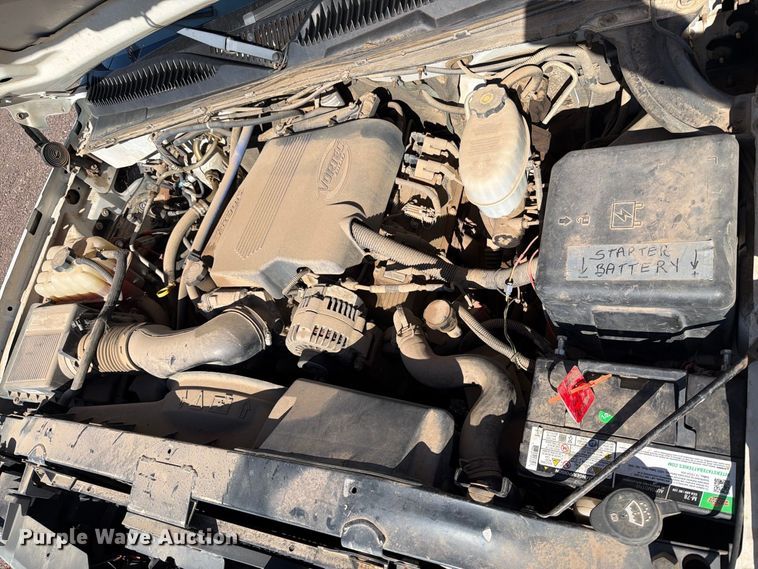 image for item FT6853 2003 Chevrolet Silverado 3500 utility bed pickup truck
