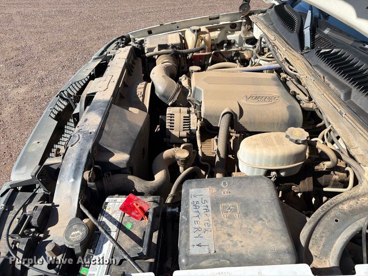 image for item FT6853 2003 Chevrolet Silverado 3500 utility bed pickup truck