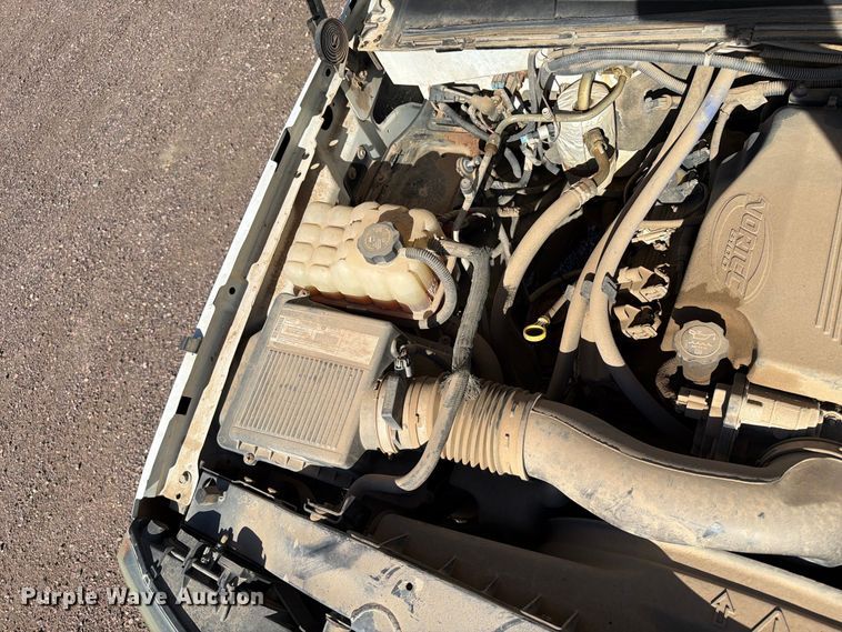 image for item FT6853 2003 Chevrolet Silverado 3500 utility bed pickup truck