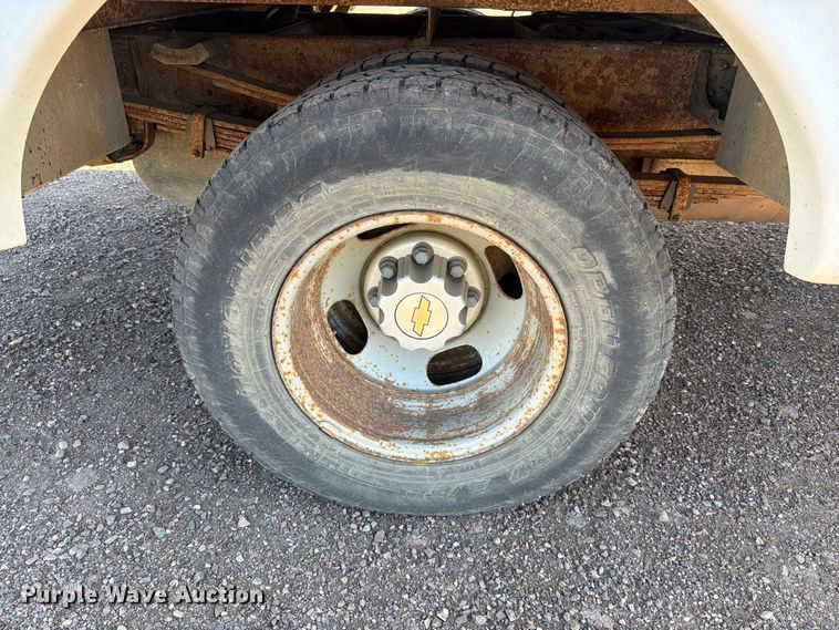 image for item FT6853 2003 Chevrolet Silverado 3500 utility bed pickup truck