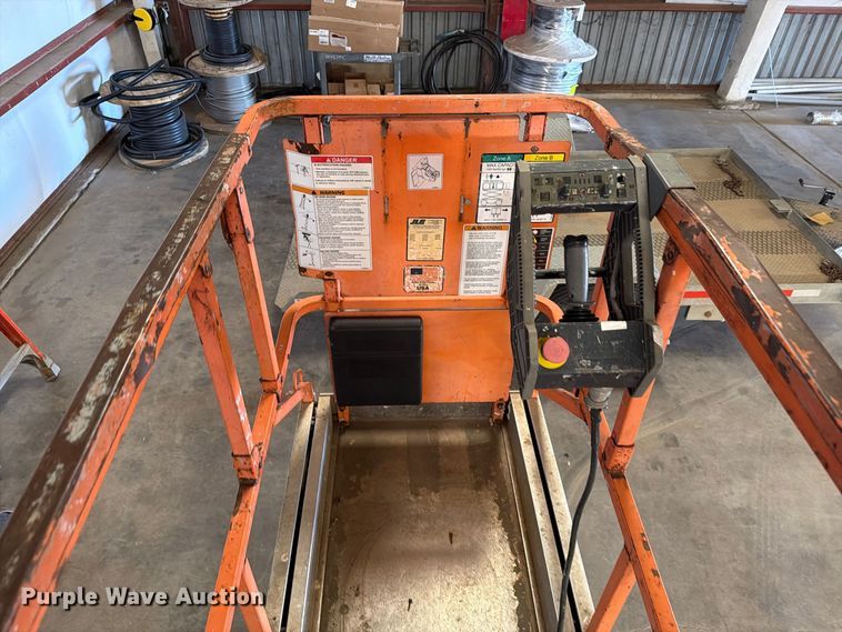 image for item FT6861 2005 JLG 2630ES scissor lift