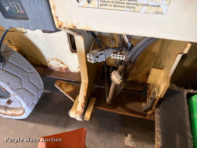image for item FT6861 2005 JLG 2630ES scissor lift