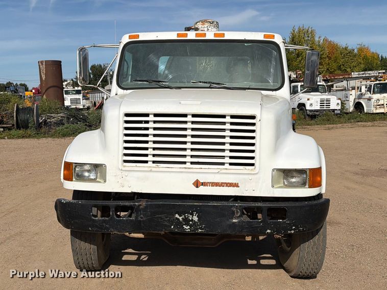 image for item FT6864 1990 International 4700 tank truck