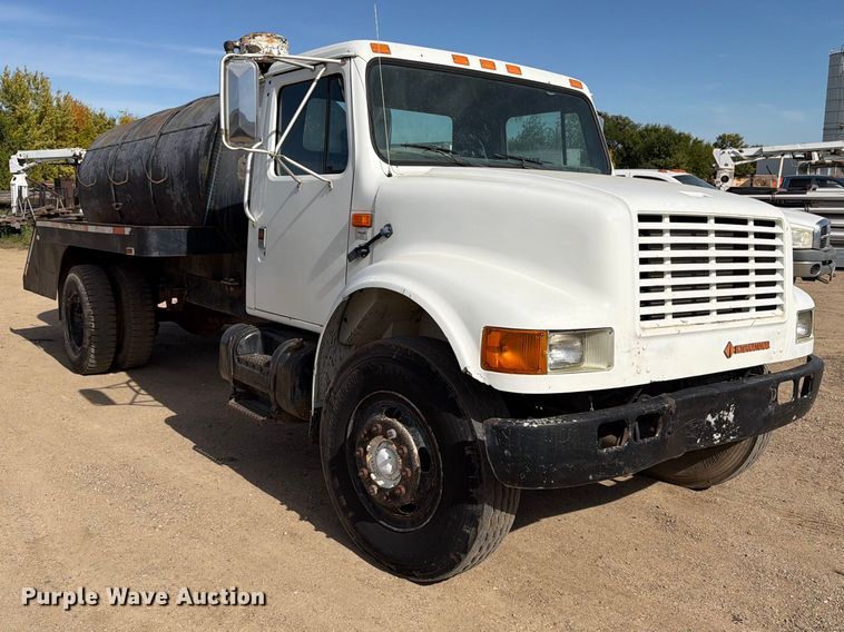 image for item FT6864 1990 International 4700 tank truck
