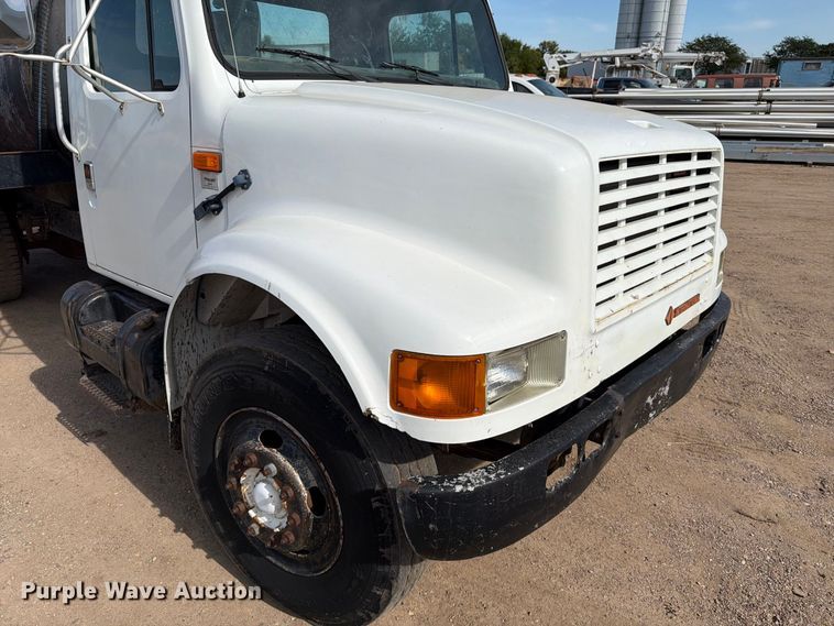 image for item FT6864 1990 International 4700 tank truck