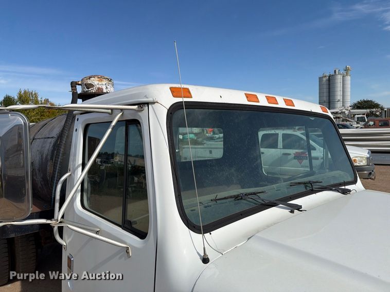 image for item FT6864 1990 International 4700 tank truck