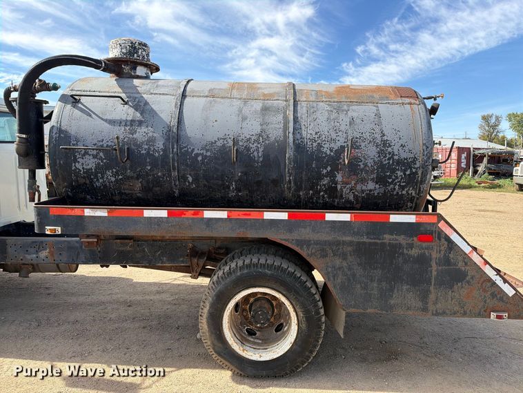 image for item FT6864 1990 International 4700 tank truck