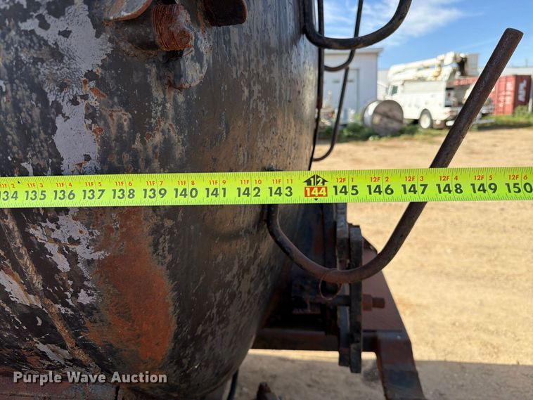 image for item FT6864 1990 International 4700 tank truck