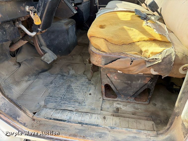image for item FT6864 1990 International 4700 tank truck