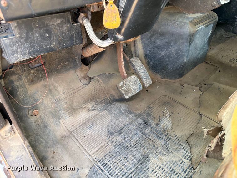 image for item FT6864 1990 International 4700 tank truck
