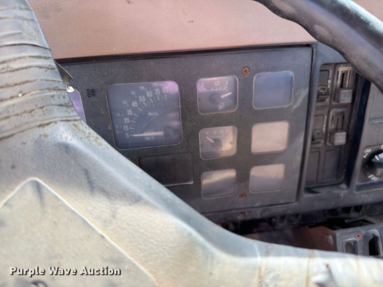 image for item FT6864 1990 International 4700 tank truck