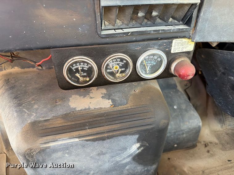 image for item FT6864 1990 International 4700 tank truck