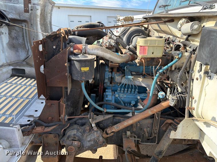 image for item FT6864 1990 International 4700 tank truck