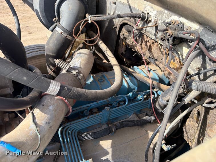 image for item FT6864 1990 International 4700 tank truck