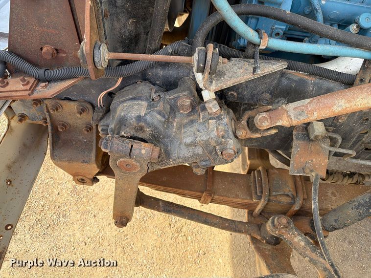 image for item FT6864 1990 International 4700 tank truck