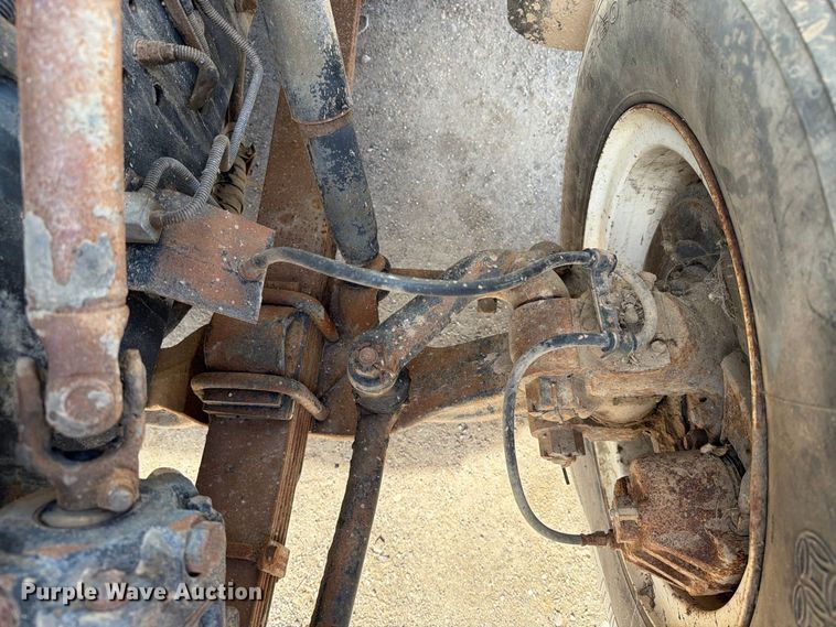 image for item FT6864 1990 International 4700 tank truck