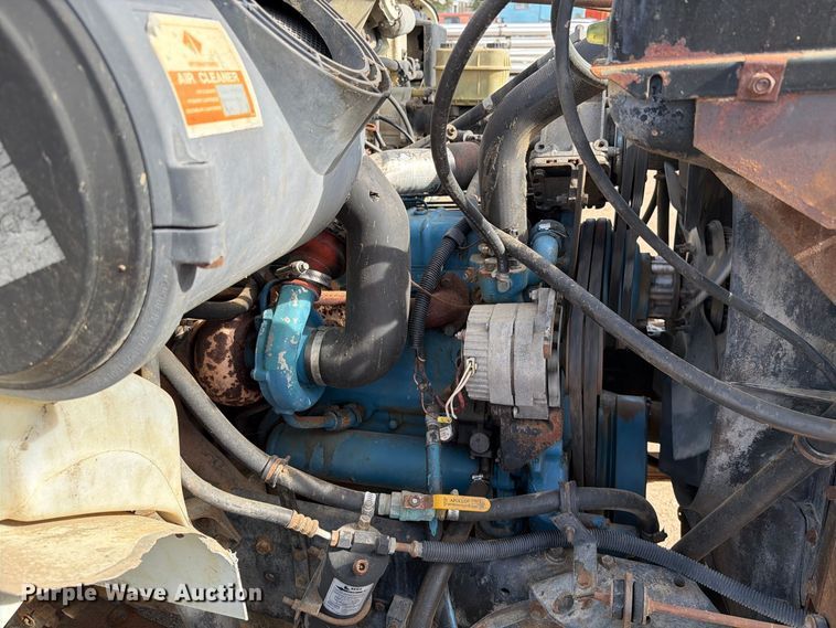 image for item FT6864 1990 International 4700 tank truck