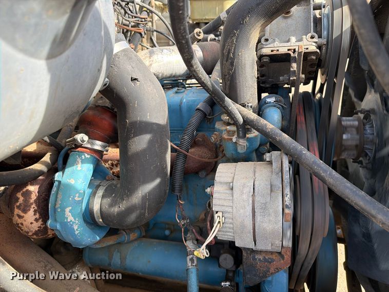 image for item FT6864 1990 International 4700 tank truck