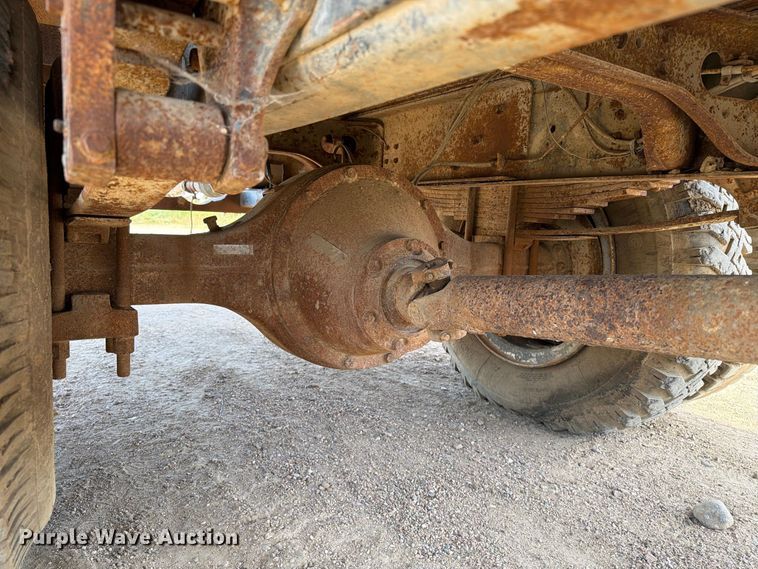 image for item FT6864 1990 International 4700 tank truck