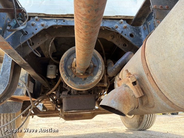 image for item FT6864 1990 International 4700 tank truck
