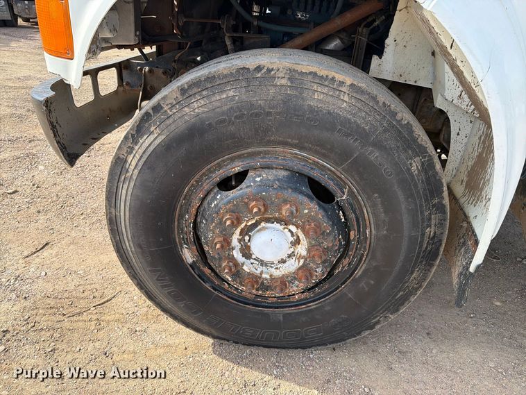 image for item FT6864 1990 International 4700 tank truck