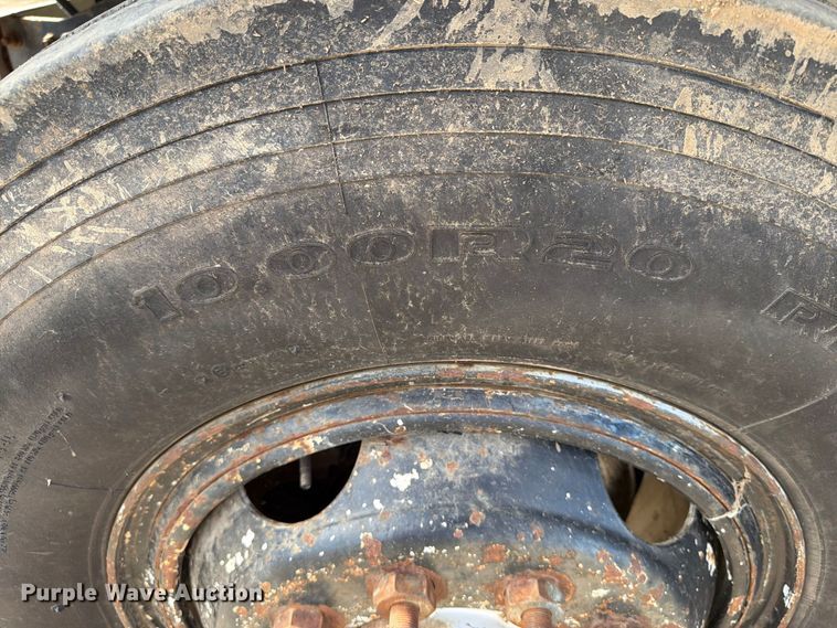 image for item FT6864 1990 International 4700 tank truck