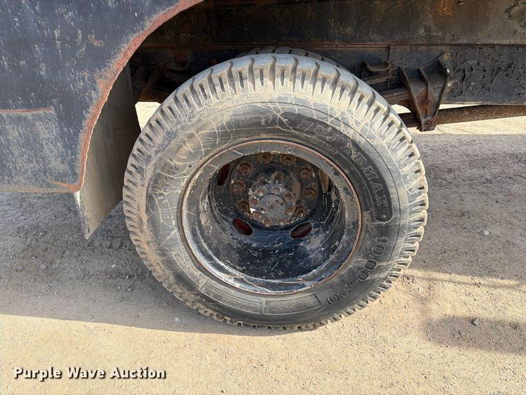 image for item FT6864 1990 International 4700 tank truck