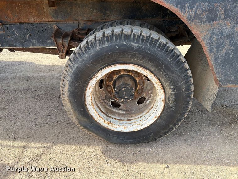 image for item FT6864 1990 International 4700 tank truck