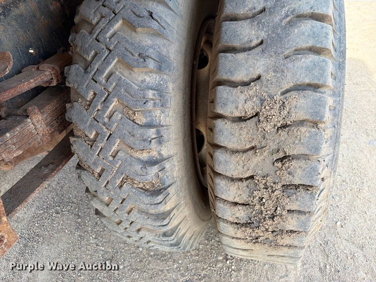 image for item FT6864 1990 International 4700 tank truck