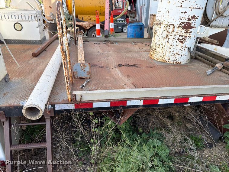 image for item FT6867 2002 Versalift VXD-47 digger derrick truck bed