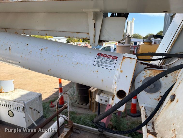 image for item FT6867 2002 Versalift VXD-47 digger derrick truck bed