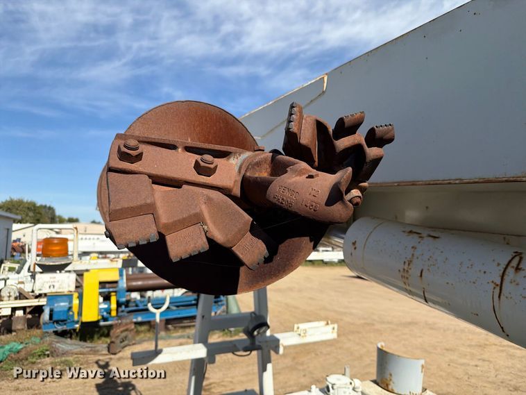 image for item FT6867 2002 Versalift VXD-47 digger derrick truck bed