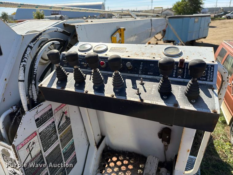 image for item FT6894 1997 Freightliner FL70 digger derrick truck