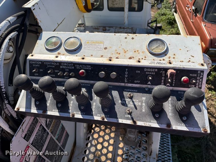 image for item FT6894 1997 Freightliner FL70 digger derrick truck