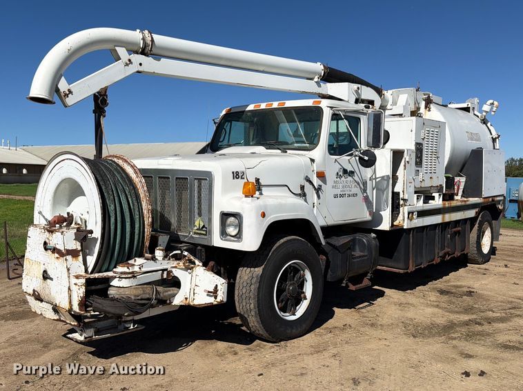 image for item FT7547 1996 International 2554 sewer jetter truck
