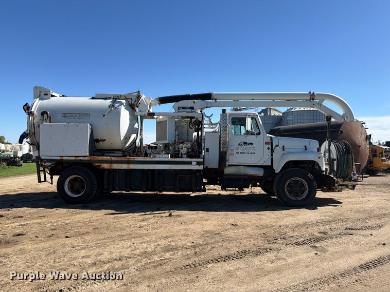 image for item FT7547 1996 International 2554 sewer jetter truck