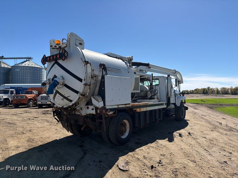 image for item FT7547 1996 International 2554 sewer jetter truck