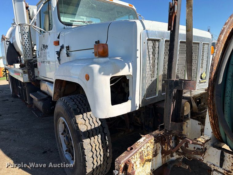image for item FT7547 1996 International 2554 sewer jetter truck