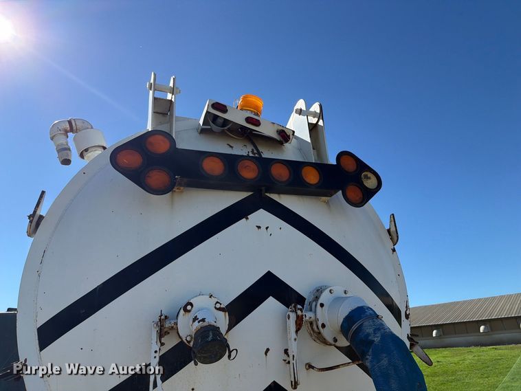 image for item FT7547 1996 International 2554 sewer jetter truck
