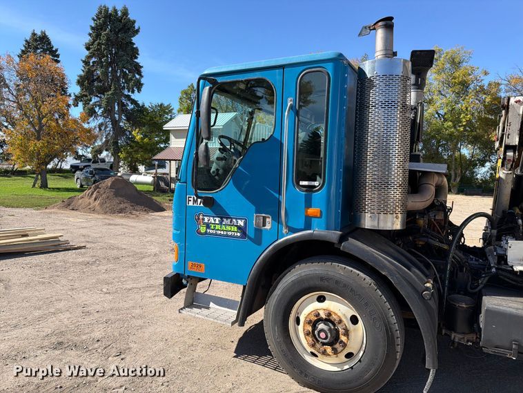 image for item FT7556 2007 American Lafrance Condor refuse truck