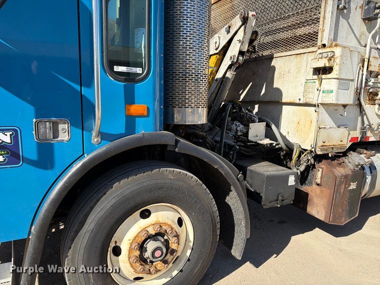image for item FT7556 2007 American Lafrance Condor refuse truck
