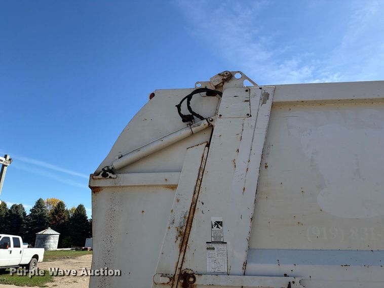 image for item FT7556 2007 American Lafrance Condor refuse truck