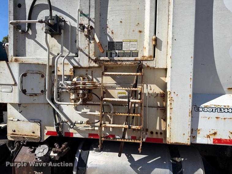 image for item FT7556 2007 American Lafrance Condor refuse truck