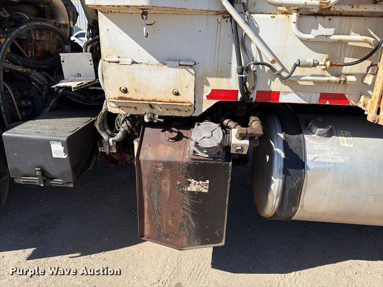 image for item FT7556 2007 American Lafrance Condor refuse truck