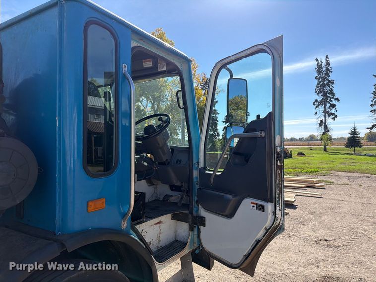 image for item FT7556 2007 American Lafrance Condor refuse truck