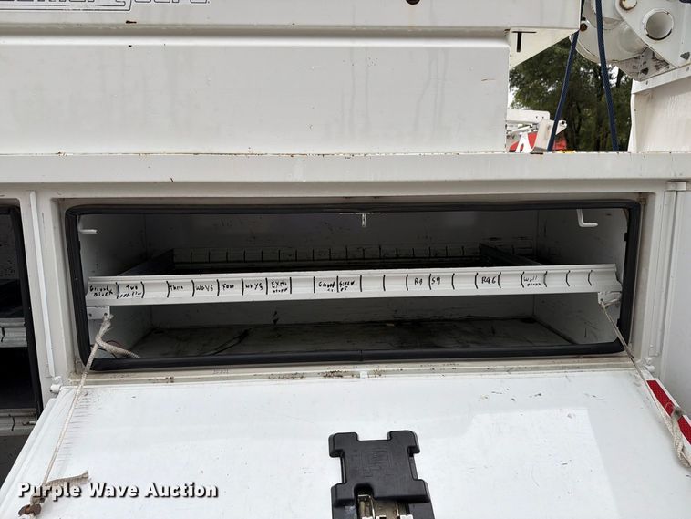 image for item FT8101 2015 Ford F450 Super Duty bucket truck